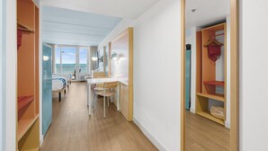 Two Queen Ocean Front w/Balcony