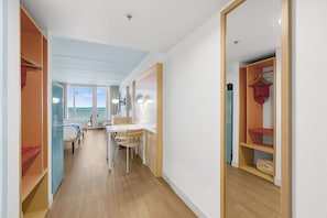2 Queen beds Oceanfront w/Balcony