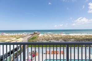 Terrace/patio - Golden Sands Carolina Beach Oceanfront, Tapestry by Hilton (Carolina Beach)