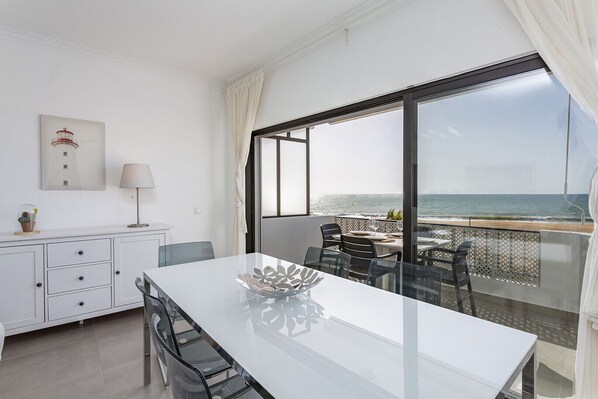 Dining - Miral 3 - Sea front by HD PROPERTIES (Quarteira)