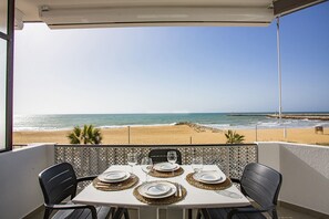 Outdoor dining - Miral 3 - Sea front by HD PROPERTIES (Quarteira)