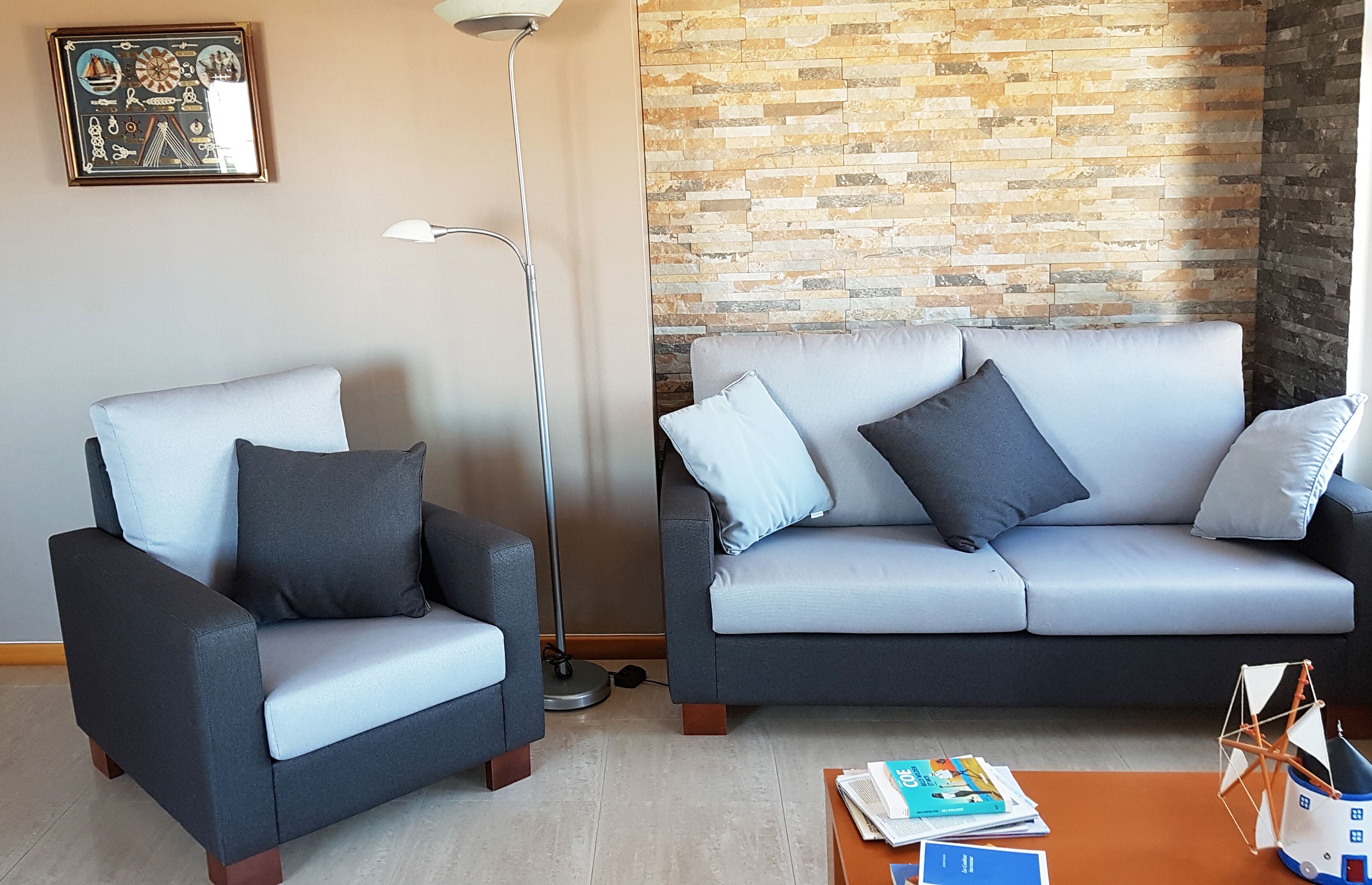 Apartment facing the sea, feet in the water.