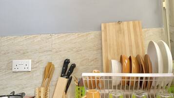 Frigorifero, microonde, bollitore elettrico, tostapane