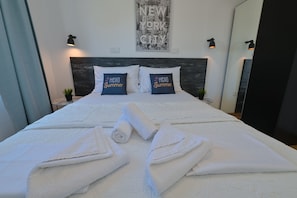 4 bedrooms, iron/ironing board, free WiFi, bed sheets - Villa Vistamar with private heated pool for 16 (Novalja)