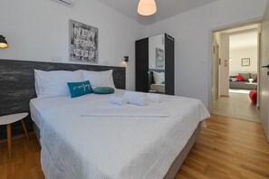 4 bedrooms, iron/ironing board, free WiFi, bed sheets