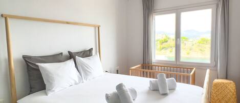 2 室のベッドルーム、WiFi (無料)、ベッドシーツ