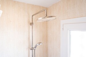 Bathtub, hair dryer, bidet, towels