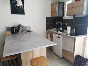 Fridge, microwave, dishwasher, coffee/tea maker