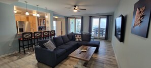 Smart TV, DVD player, livros