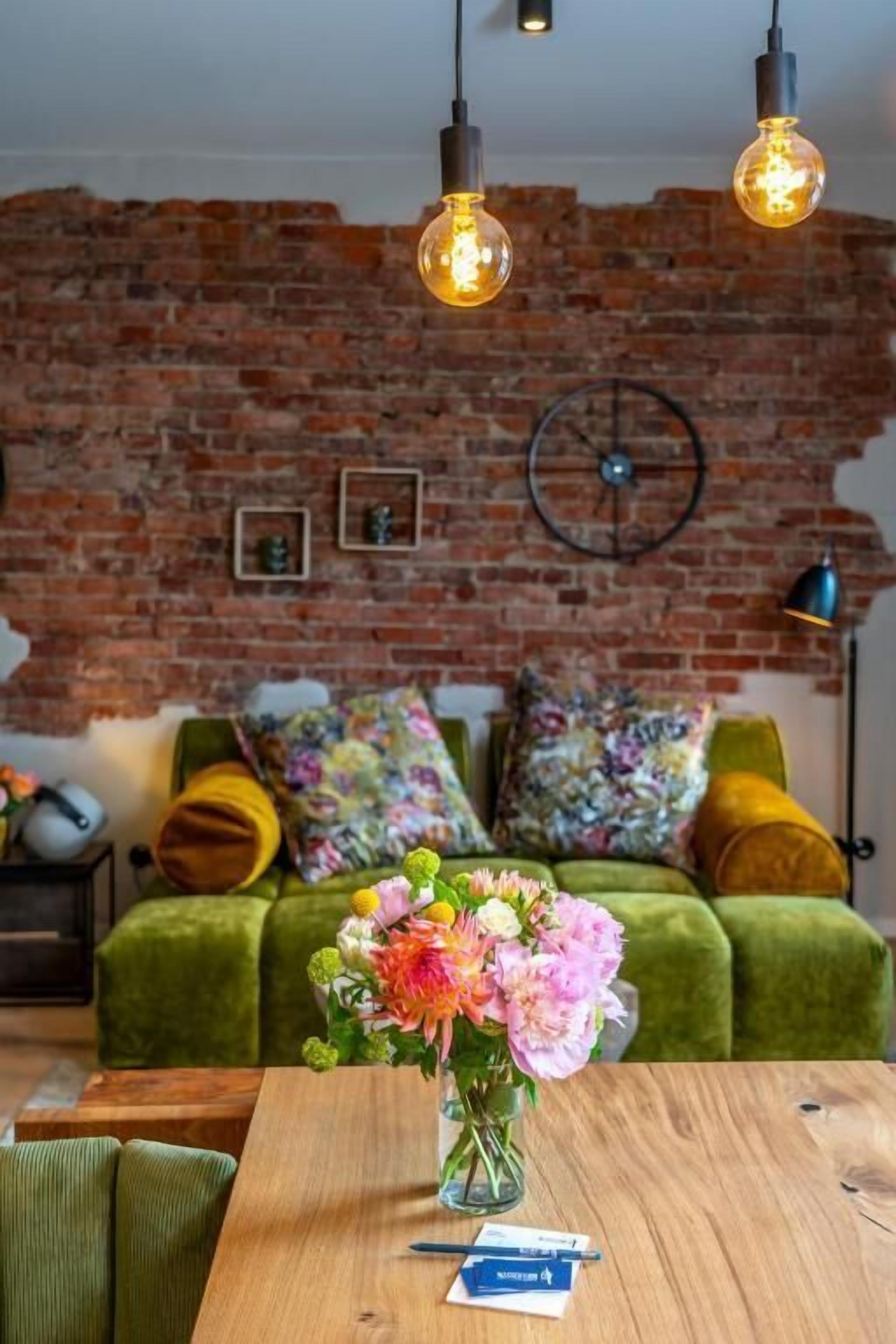 43-Zoll-LED-Fernseher mit Satellitenempfang, Fernseher