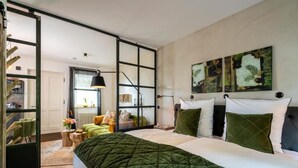 Turm Haus Apartment 1 | 1 間睡房、房內夾萬、遮光窗簾/窗簾、熨斗/熨衫板