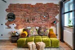 43-Zoll-LED-Fernseher mit Satellitenempfang, Fernseher