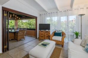 Superior Villa | Living area | 100-cm flat-screen TV with cable channels, TV