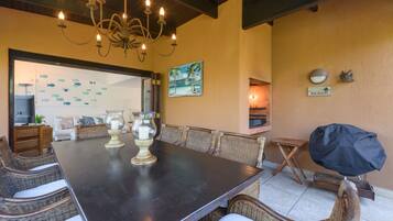 Superior Villa | In-room dining