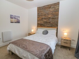 3 habitaciones, decoración personalizada y muebles diferentes 