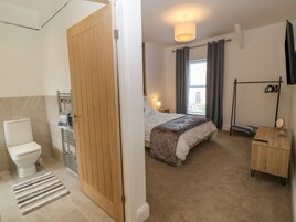 Cottage | 3 bedrooms, individually decorated, individually furnished, free WiFi