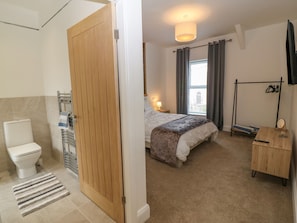 3 habitaciones, decoración personalizada y muebles diferentes