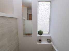 3 habitaciones, decoración personalizada y muebles diferentes 