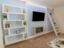 Cottage | Living room | TV