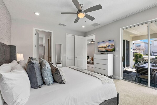 6 habitaciones, escritorio y tabla de planchar con plancha 