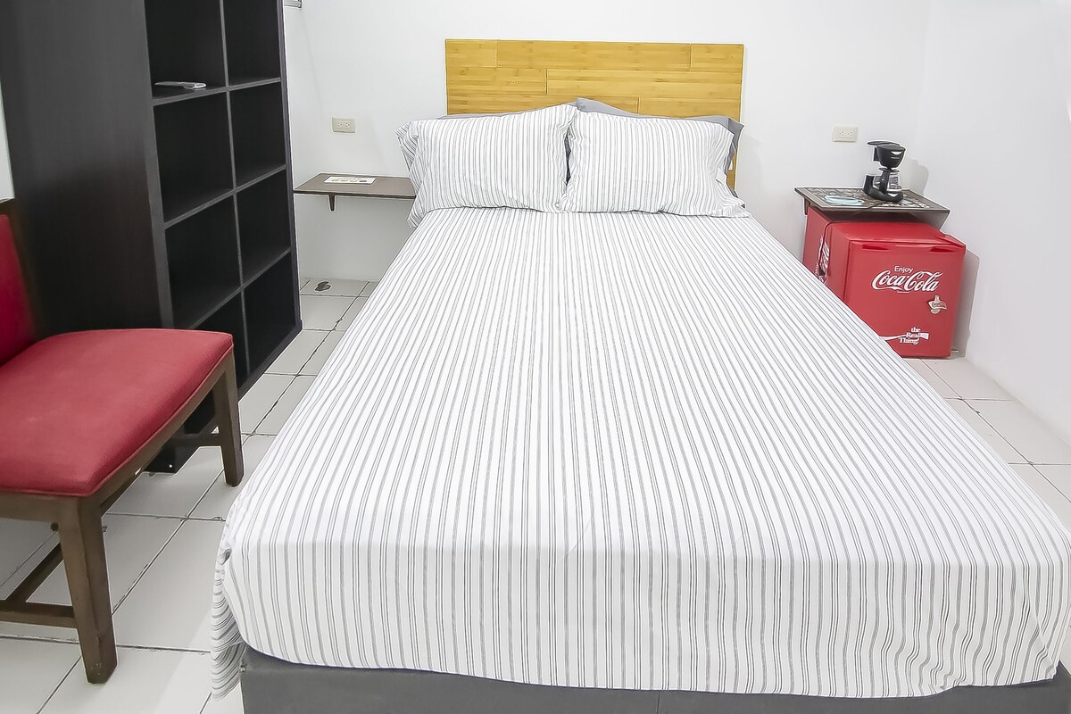Schallisolierte Zimmer, kostenloses WLAN, Bettwäsche