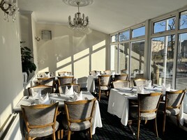 Lunch and dinner served