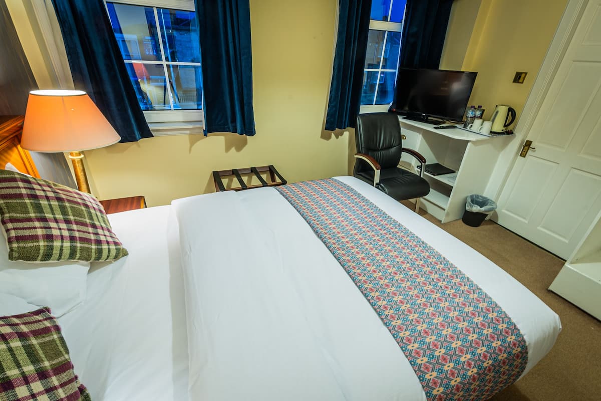 Deluxe Room, 1 Double Bed | Desk, laptop workspace, iron/ironing board (on request), WiFi (free)