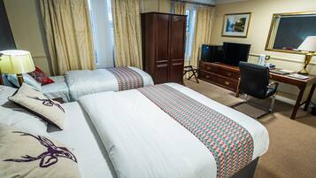 Family Triple Room | Desk, laptop workspace, iron/ironing board, free WiFi