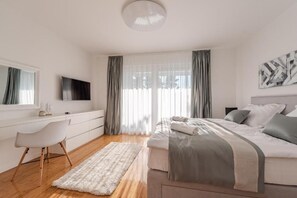 3 bedrooms, in-room safe, iron/ironing board, free WiFi