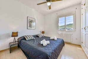 4 bedrooms, iron/ironing board, free WiFi, bed sheets - SORENSEN Spacious villa with private pool (Calpe)