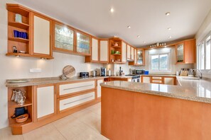 Køleskab, mikrobølgeovn, ovn, opvaskemaskine