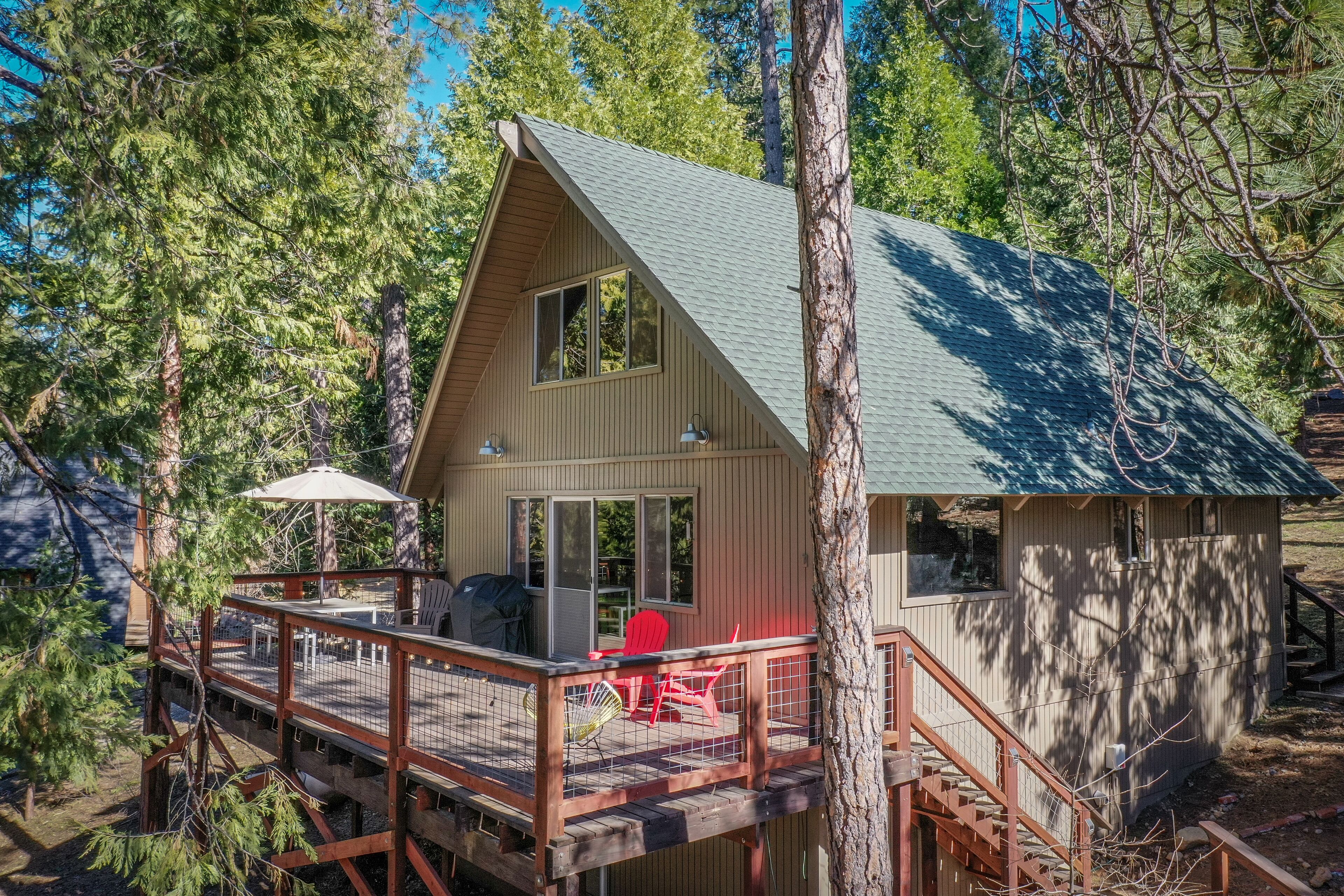 Alpine Modern Cabin with Lake access