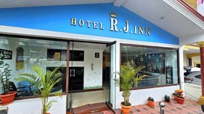 Front of property - RJ Inn Hotel (Kodaikanal)