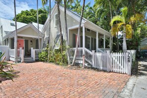 Parking - LOVE LANDING ~ Charming 3 Bedroom, 3 Bathroom Home w/ Pool and Parking! (Key West)