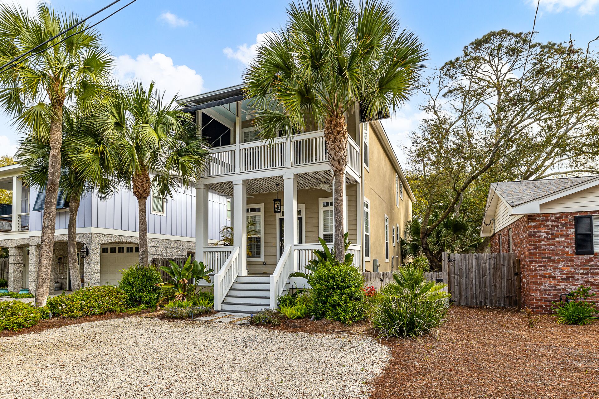 4 bedroom/3.5 bath home on East Beach.  Convenient to the beach on St Simons