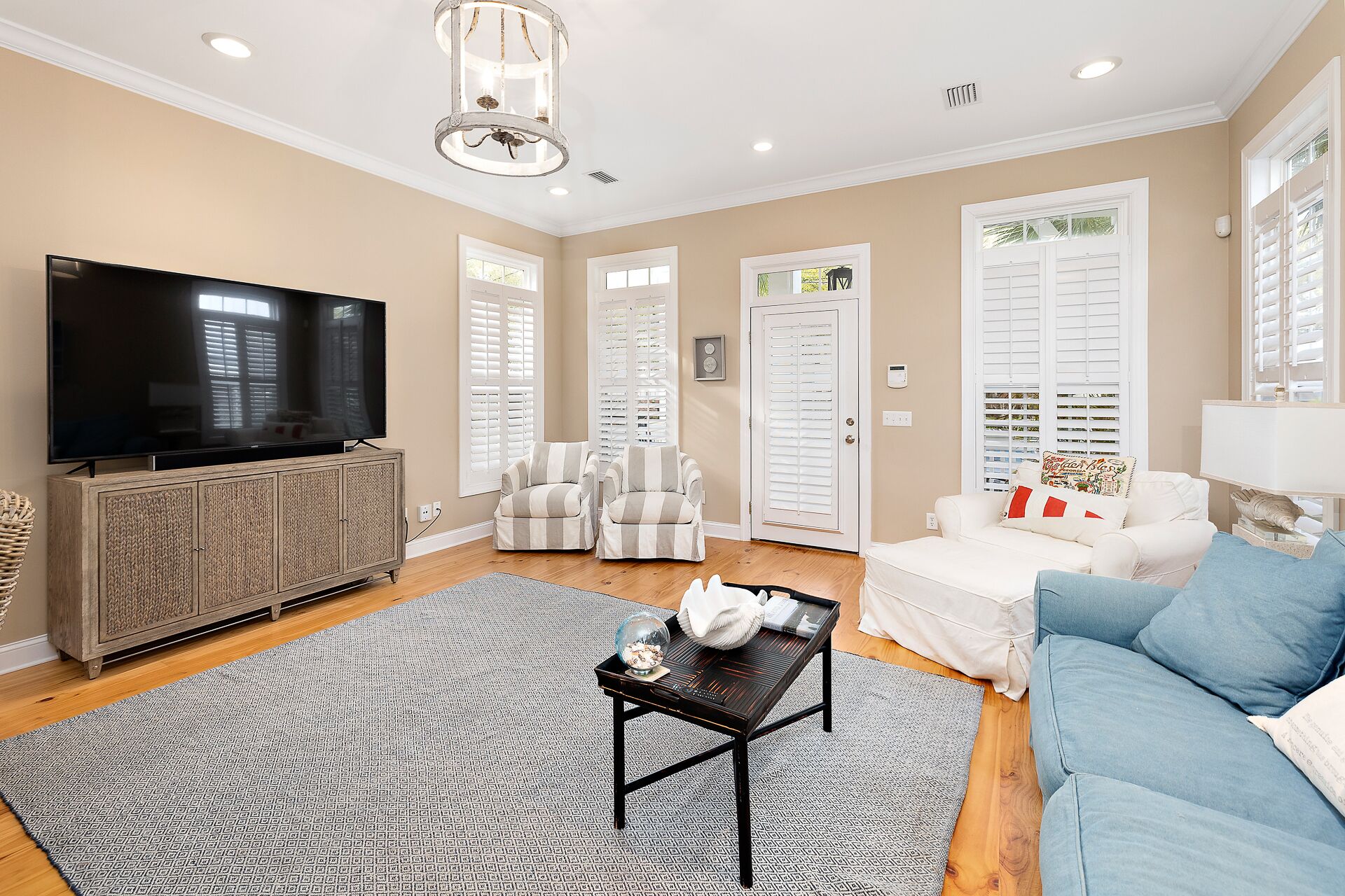 4 bedroom/3.5 bath home on East Beach.  Convenient to the beach on St Simons