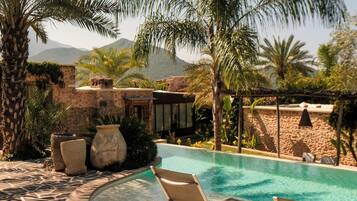 Villa Gardenya | Garden view