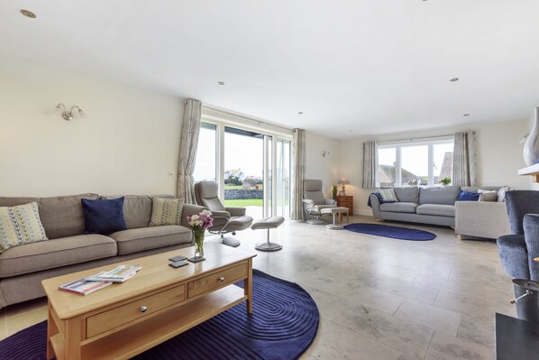 Télévision, cheminée