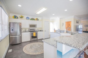 House, 3 Bedrooms | Private kitchen - Pirates Paradise 3 Bedroom Home by RedAwning (Supply)