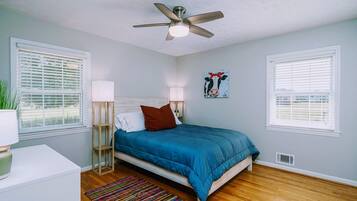 3 bedrooms, desk, iron/ironing board, free WiFi