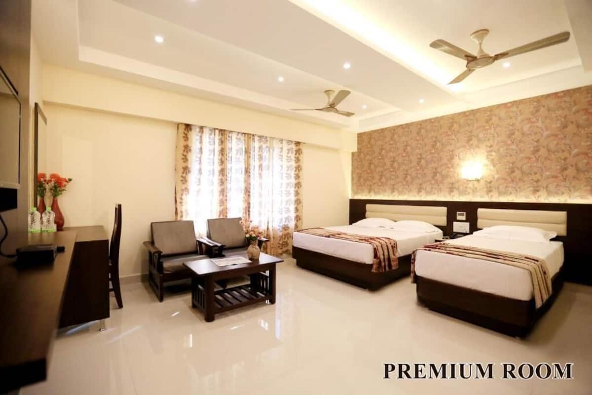 Comfort Triple Room | Blackout drapes, iron/ironing board, free WiFi