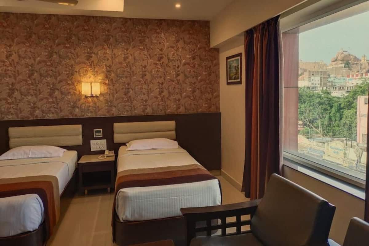 Premium Double or Twin Room | Blackout drapes, iron/ironing board, free WiFi
