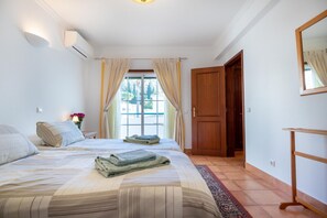 4 Schlafzimmer, Bügeleisen/Bügelbrett, WLAN, Bettwäsche