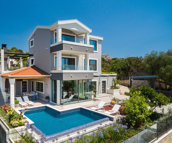 Indoor pool, outdoor pool