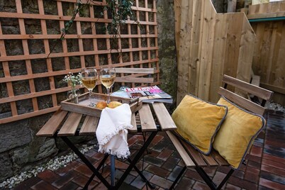 THE LOOVRE - A Grade II listed unique tiny holiday home in Berwick-upon-Tweed