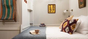 THE LOOVRE - A Grade II listed unique tiny holiday home in Berwick-upon-Tweed