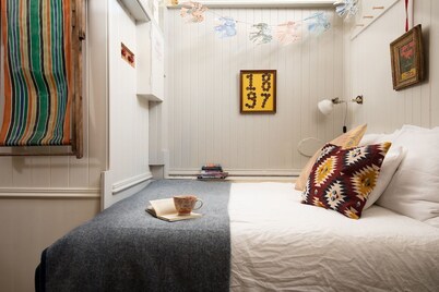 THE LOOVRE - A Grade II listed unique tiny holiday home in Berwick-upon-Tweed