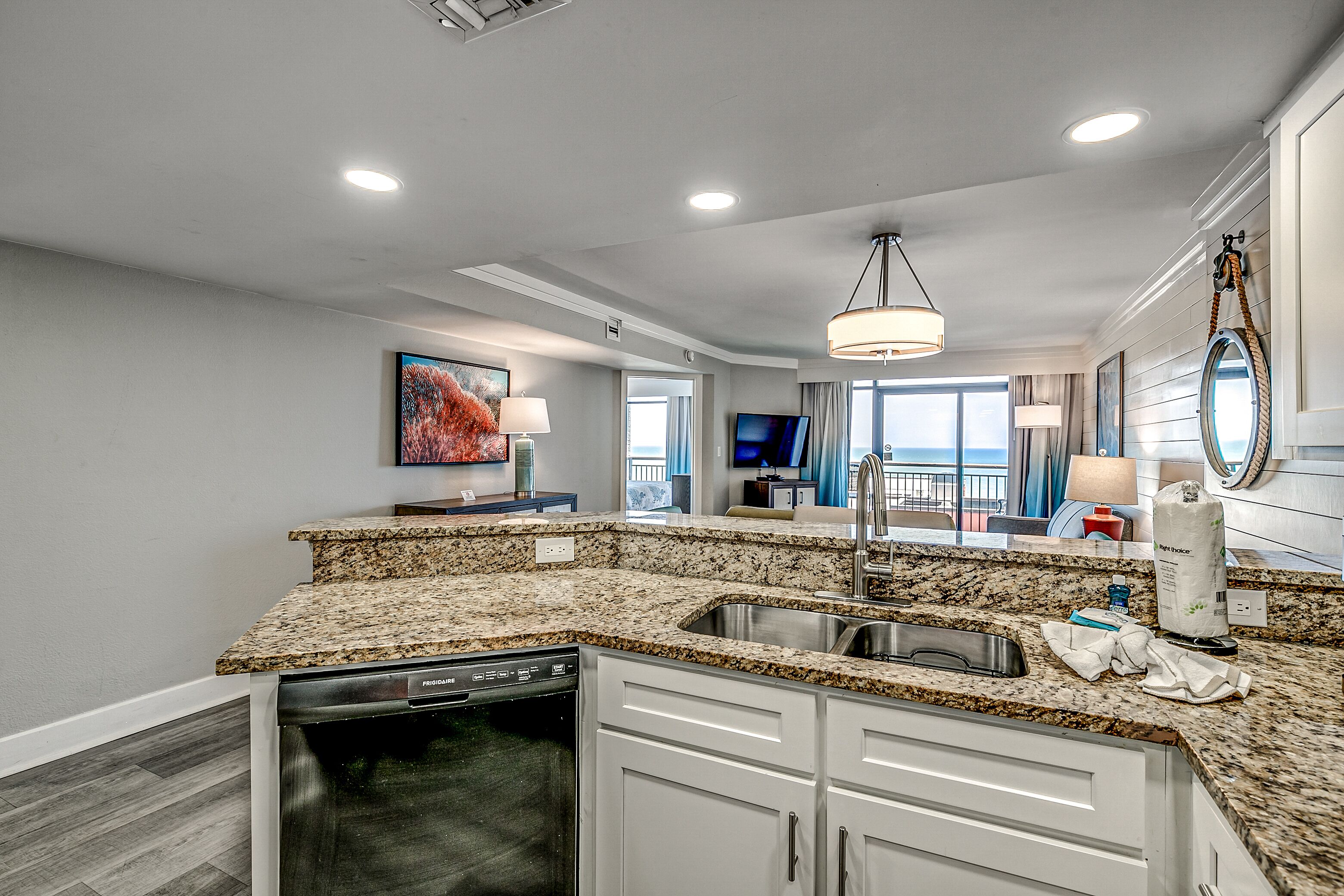 NEW LISTING! Large Oceanfront 3 Bdrm (9th Floor) - by Luxury Beach Rentals