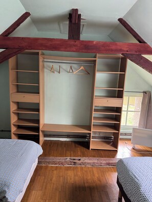 2 Schlafzimmer, Reisekinderbett, kostenloses WLAN, Bettwäsche