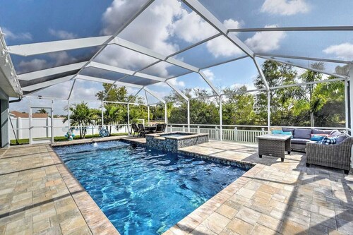 Family Oasis: Waterfront Heated Pool & Game Room